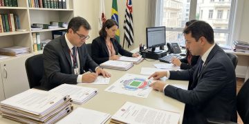 CERCO AOS INGRESSOS: MP NOTIFICA PRODUTORAS DO BTS