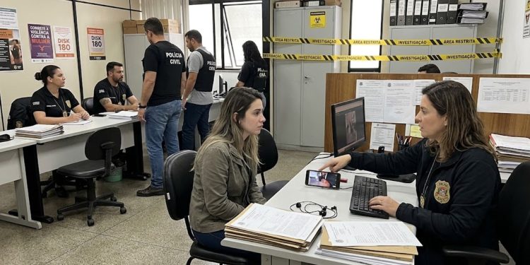 CRIME NA ACADEMIA: HOMEM É FILMADO SE MASTURBANDO