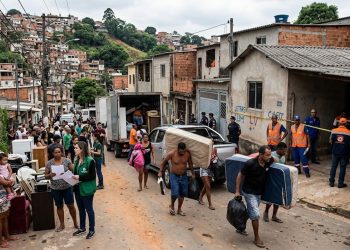 DESPEJO NA PERIFERIA: PREFEITURA RETIRA FAMÍLIAS DO APURÁ
