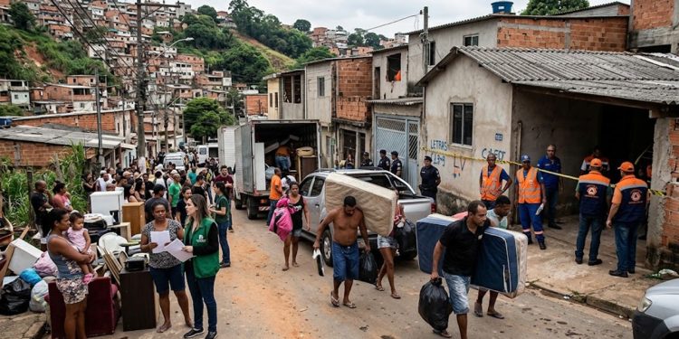 DESPEJO NA PERIFERIA: PREFEITURA RETIRA FAMÍLIAS DO APURÁ
