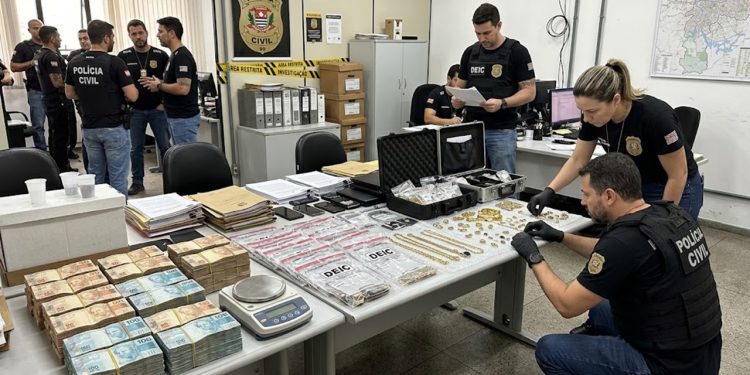 GOLPE NO CRIME: DEIC BLOQUEIA R$ 374 MILHÕES EM SP