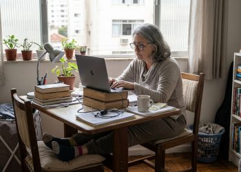 A ARMADILHA SILENCIOSA: HOME OFFICE E A CRISE DO SEDENTARISMO