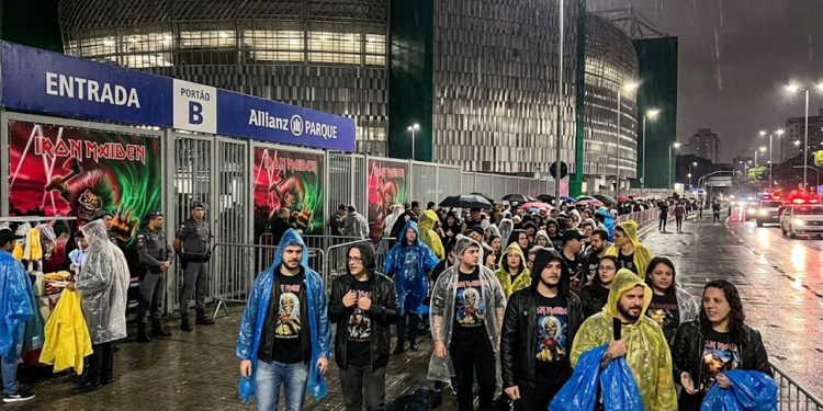 NOITE HISTÓRICA: IRON MAIDEN REÚNE MULTIDÃO EM SP