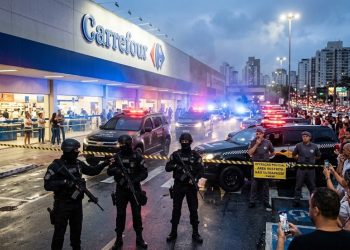 TENSÃO NO HIPERMERCADO: GATE LIBERTA FUNCIONÁRIA FEITA REFÉM EM SP