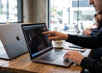 TOQUE DE LUXO: Apple lança MacBook Pro com tela touch