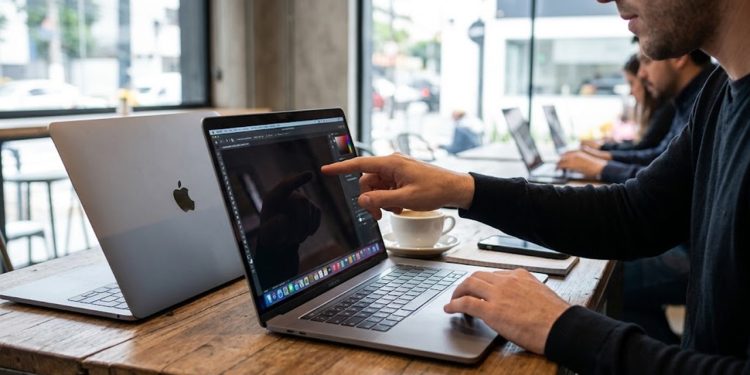 TOQUE DE LUXO: Apple lança MacBook Pro com tela touch