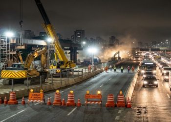TRAVA NO ASFALTO: OBRAS DO METRÔ E ZELADORIA FECHAM VIAS