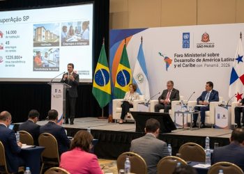 VITRINE GLOBAL: SP LEVA PLANO ANTIPOBREZA AO PANAMÁ