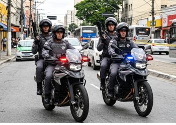 FUZIL NO GUIDÃO: PMS RECEBEM EXTRA EM BATALHÃO DE MOTOS