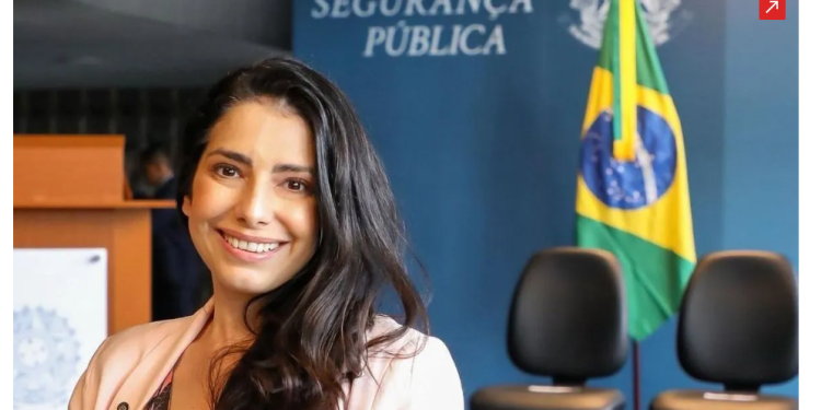 Ministra que proibiu púlpito vazio de Lula no debate trabalhou no governo federal